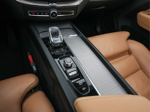 Volvo XC60 2.0 Recharge T8 AWD Inscription (INCL.BTW) *PANO | HEAD-UP |  LUXURY-LEATHER | FULL-LED | MEMORY-PACK | HARMAN/KARDON | HEATED-COMFORTSEATS | LANE-ASSIST | BLIND-SPOT | DAB+ | NAVI-FULLMAP | DIGI-COCKPIT | 19''ALU | TOWBAR*