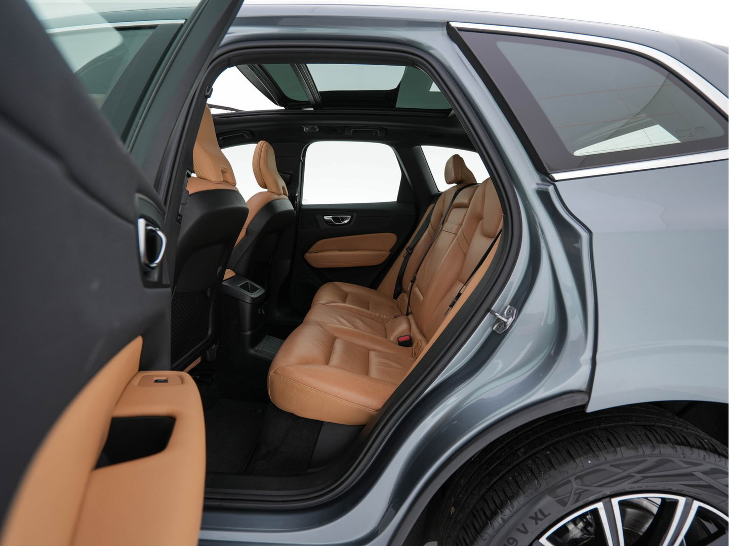 Volvo XC60 2.0 Recharge T8 AWD Inscription (INCL.BTW) *PANO | HEAD-UP |  LUXURY-LEATHER | FULL-LED | MEMORY-PACK | HARMAN/KARDON | HEATED-COMFORTSEATS | LANE-ASSIST | BLIND-SPOT | DAB+ | NAVI-FULLMAP | DIGI-COCKPIT | 19''ALU | TOWBAR*