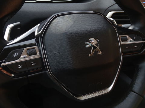 Peugeot 5008 1.6 e-THP 165PK automaat / BL. Premium / leder / LED *NAP*