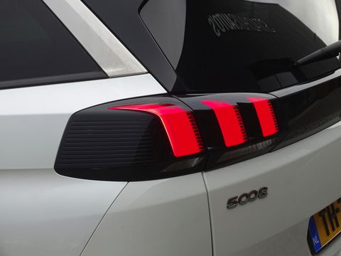 Peugeot 5008 1.6 e-THP 165PK automaat / BL. Premium / leder / LED *NAP*