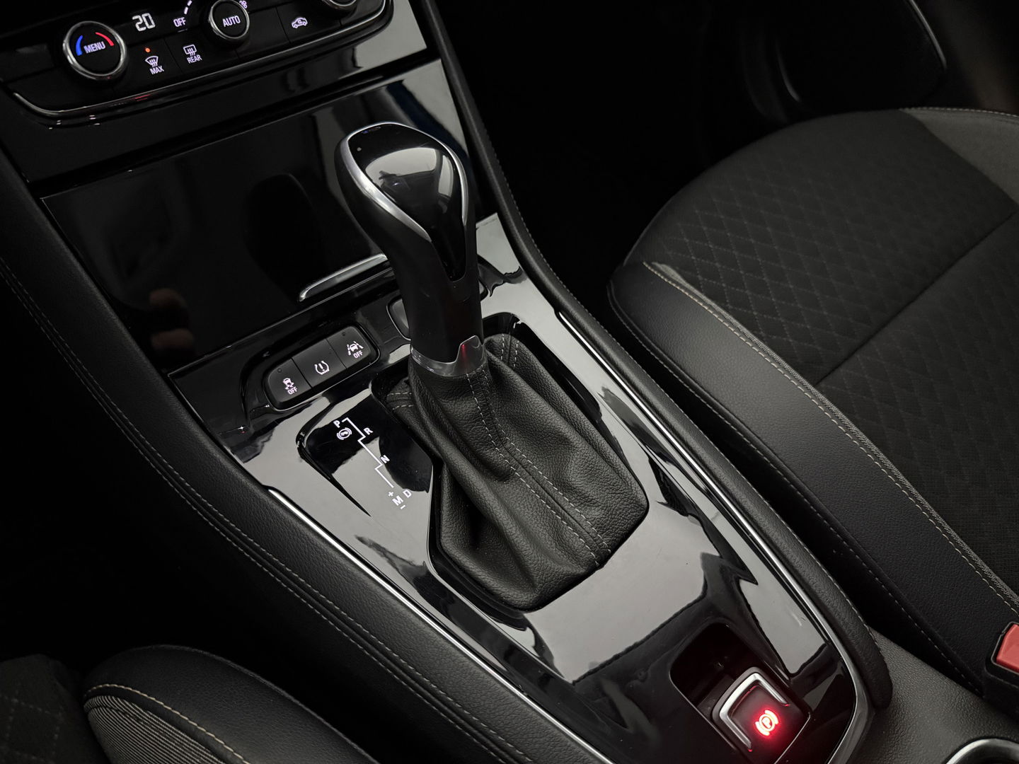 Opel Grandland X 1.2 Turbo Business Executive | Camera | Carplay | Trekh. | Cruise | Navi | Keyless | Dodehoek | NAP