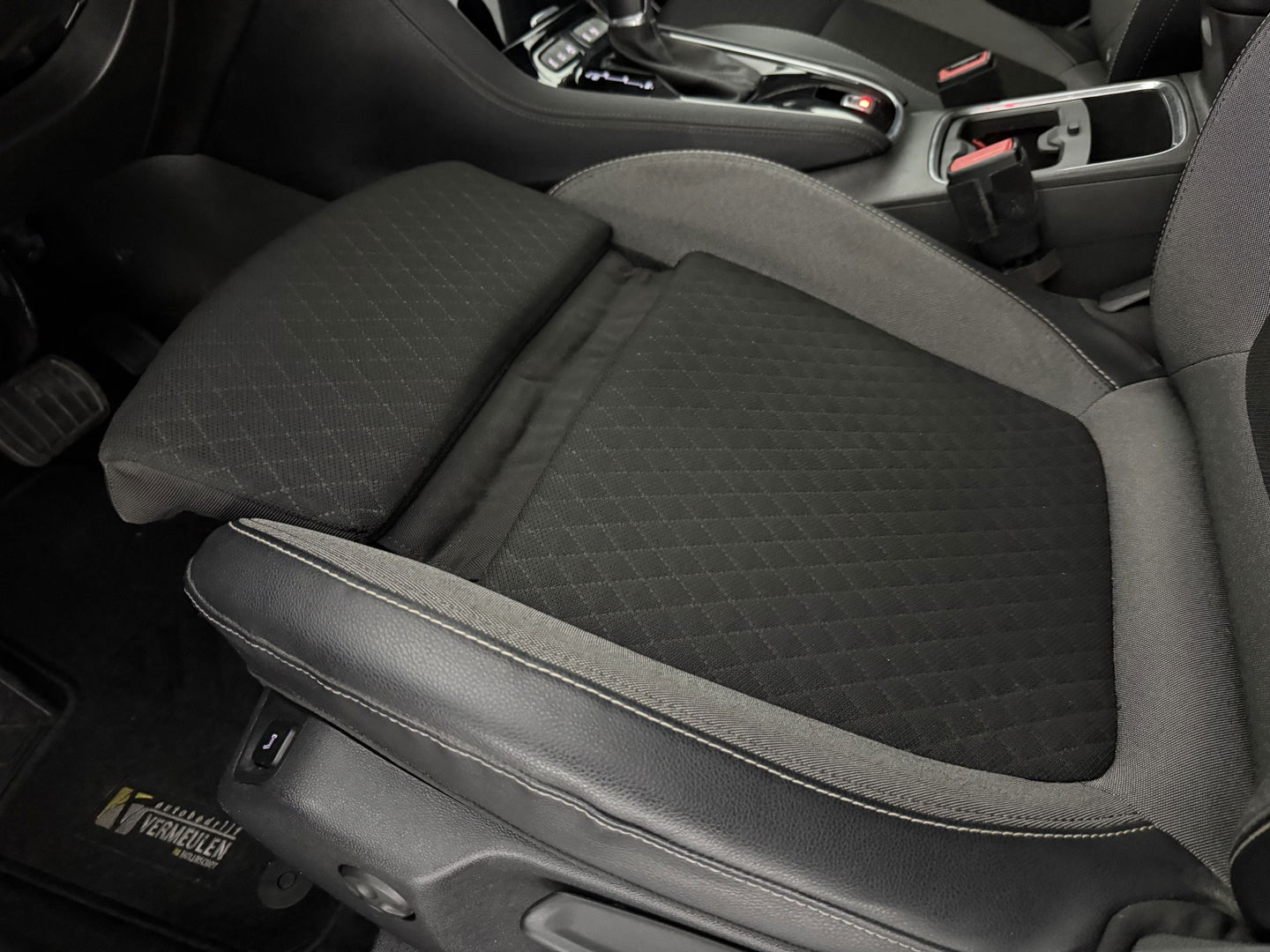 Opel Grandland X 1.2 Turbo Business Executive | Camera | Carplay | Trekh. | Cruise | Navi | Keyless | Dodehoek | NAP