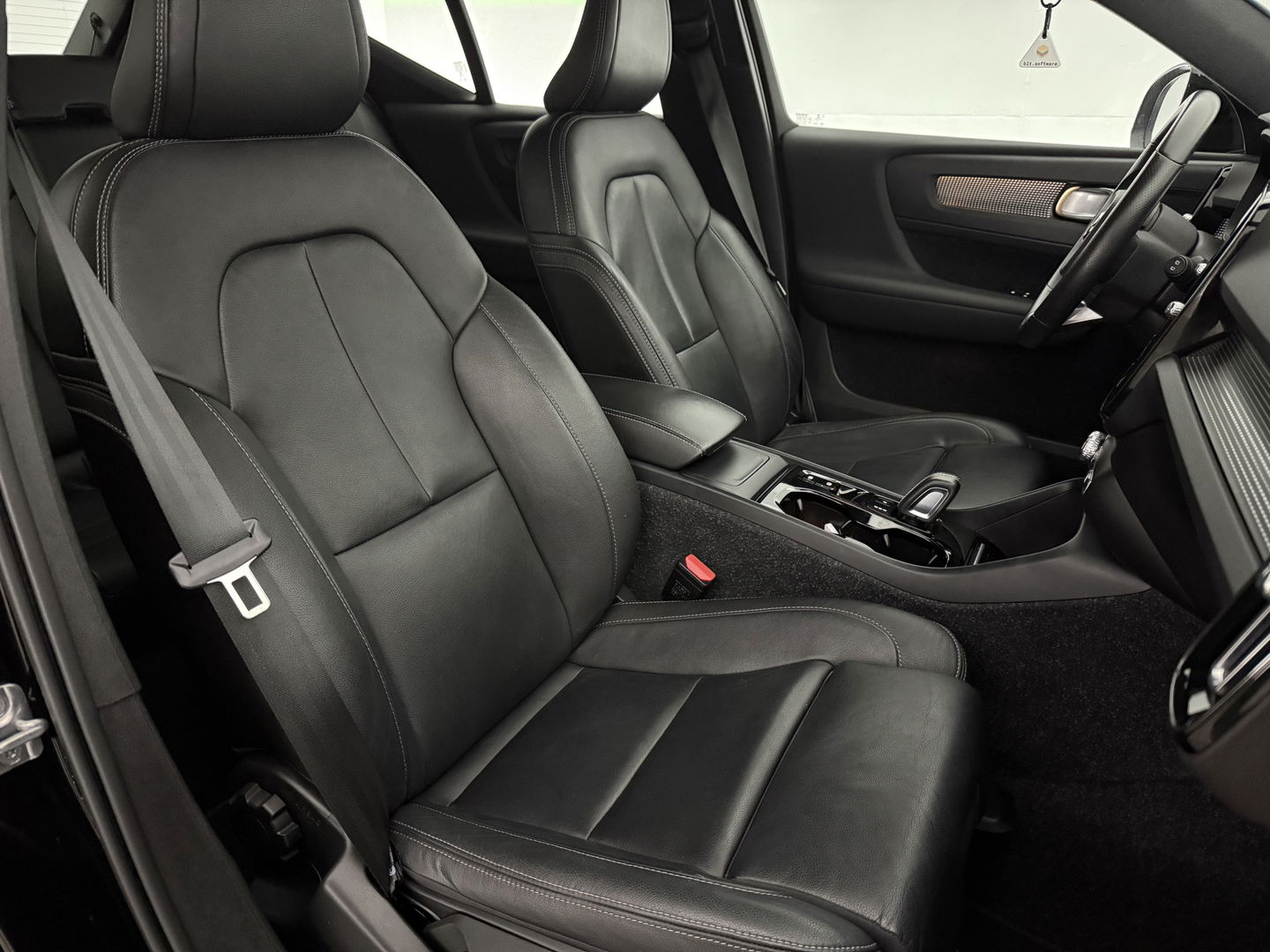 Volvo XC40 1.5 T2 R-Design | Virtual | Camera | Sfeer | Adap. Cruise | Carplay | Keyless | NAP