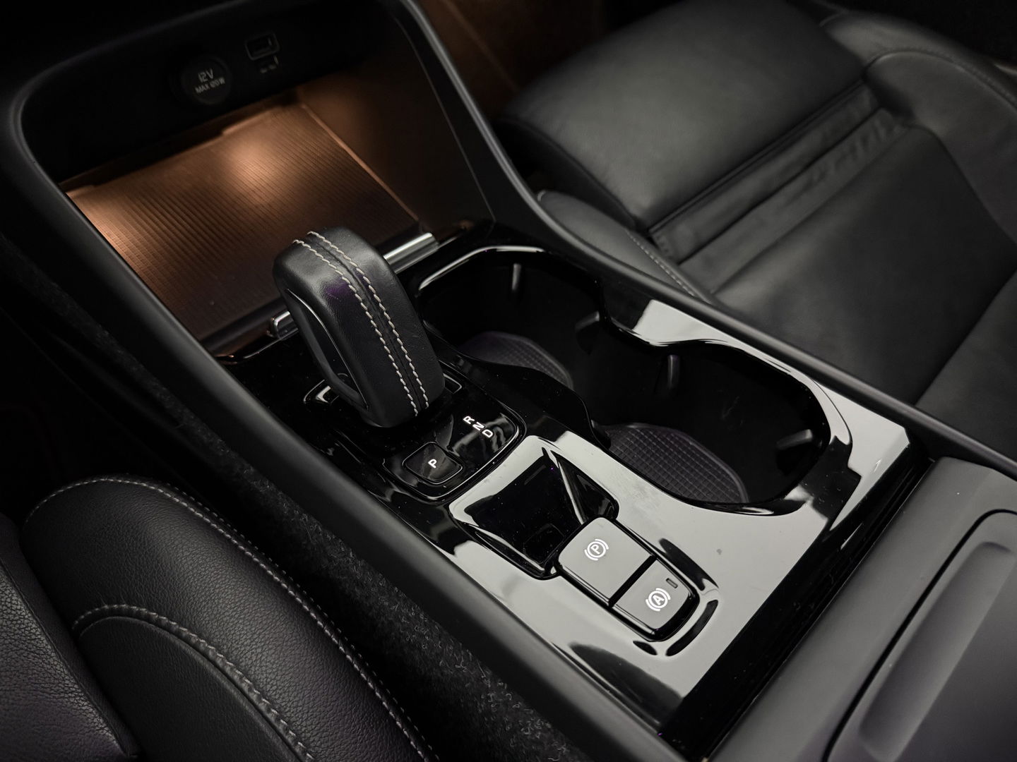 Volvo XC40 1.5 T2 R-Design | Virtual | Camera | Sfeer | Adap. Cruise | Carplay | Keyless | NAP