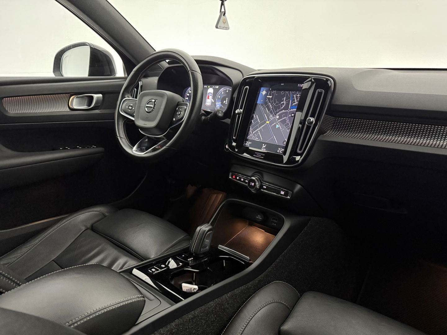 Volvo XC40 1.5 T2 R-Design | Virtual | Camera | Sfeer | Adap. Cruise | Carplay | Keyless | NAP