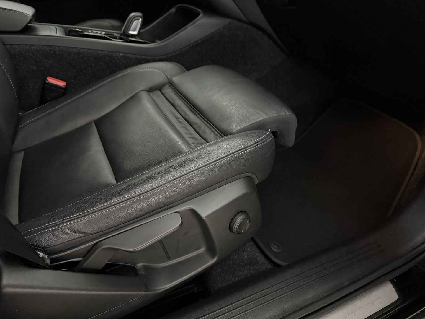 Volvo XC40 1.5 T2 R-Design | Virtual | Camera | Sfeer | Adap. Cruise | Carplay | Keyless | NAP