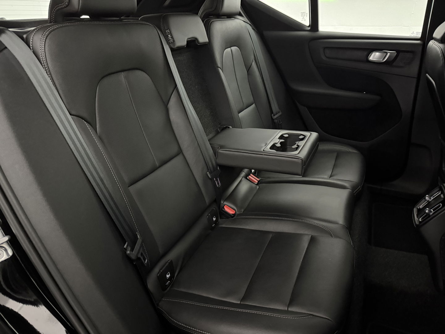 Volvo XC40 1.5 T2 R-Design | Virtual | Camera | Sfeer | Adap. Cruise | Carplay | Keyless | NAP