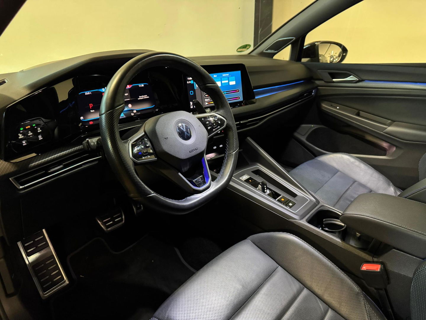 Volkswagen Golf 2.0 TSI R 4Motion PANO HUD AKRA'