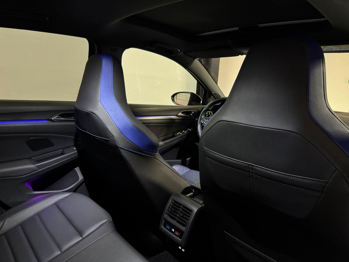 Volkswagen Golf 2.0 TSI R 4Motion PANO HUD AKRA'