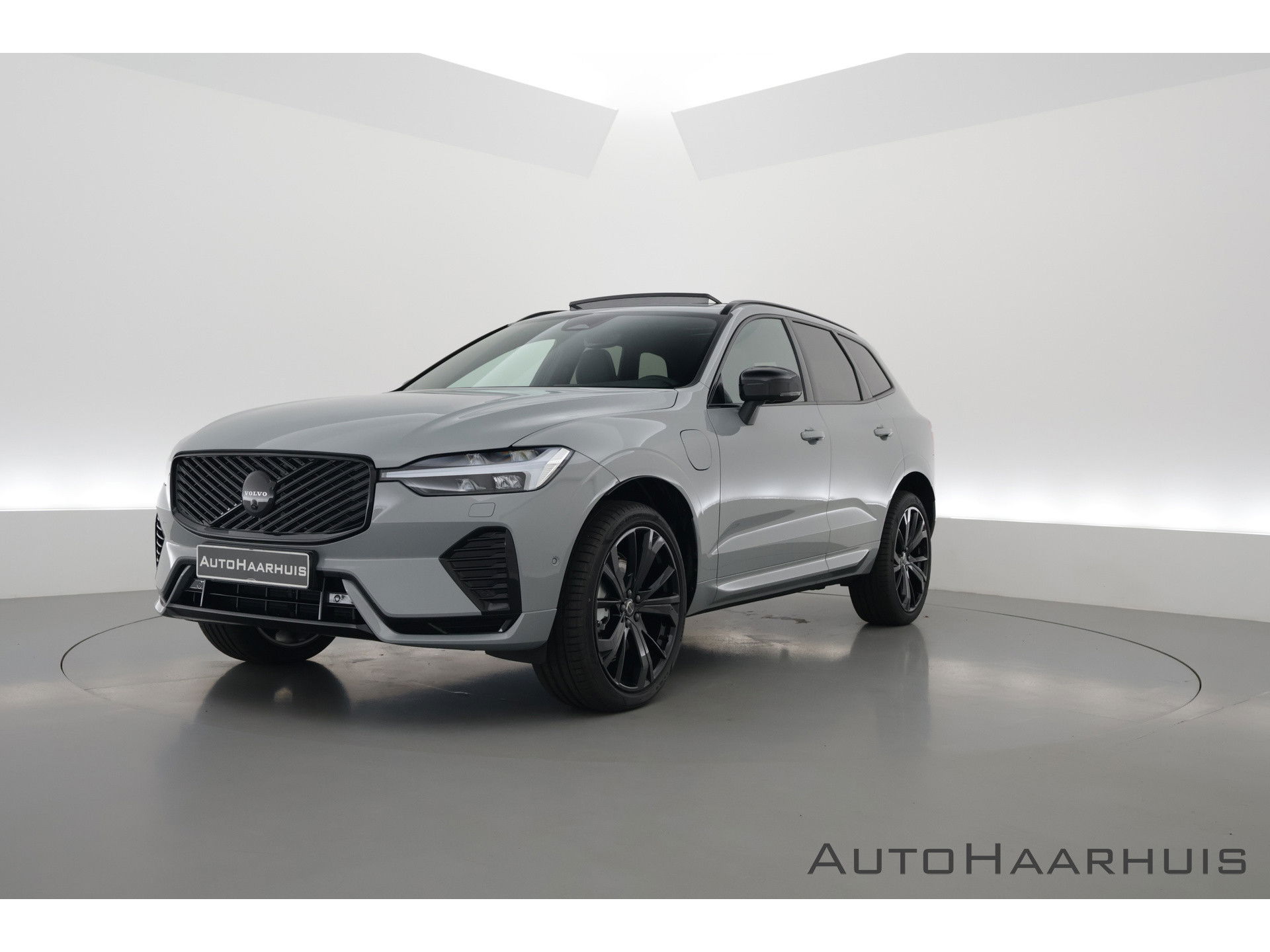 Volvo XC60 T8 Plug-in hybrid Ultra Black Edition | Facelift | Pano | HUD | Harman Kardon | Memory Seats | Pilot Assist | 360cam