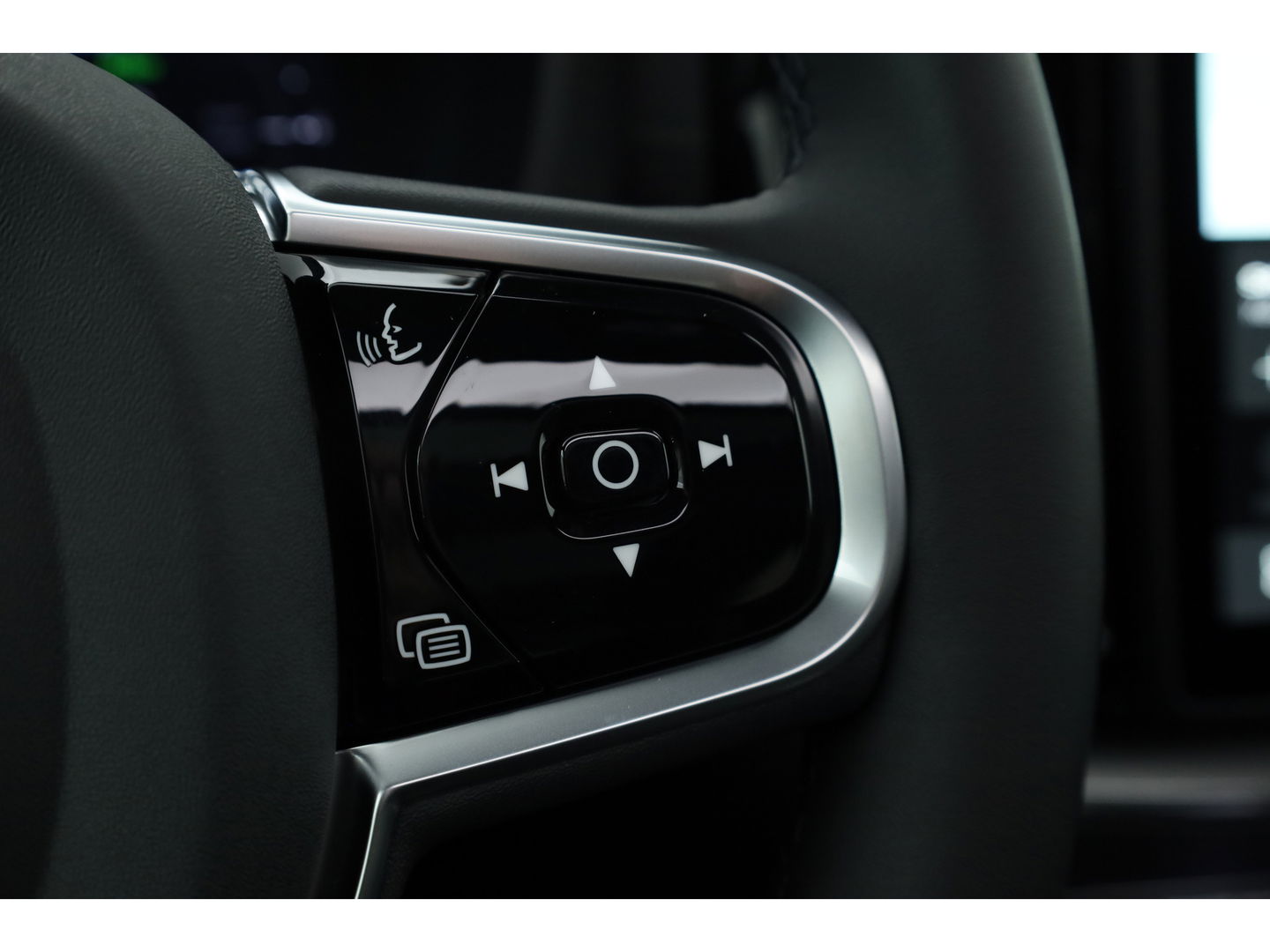 Volvo XC60 T8 Plug-in hybrid Ultra Black Edition | Facelift | Pano | HUD | Harman Kardon | Memory Seats | Pilot Assist | 360cam