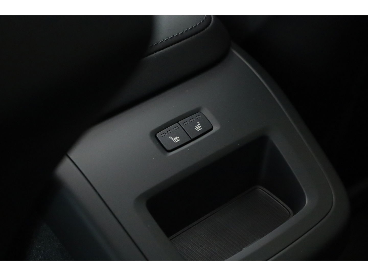 Volvo XC60 T8 Plug-in hybrid Ultra Black Edition | Facelift | Pano | HUD | Harman Kardon | Memory Seats | Pilot Assist | 360cam