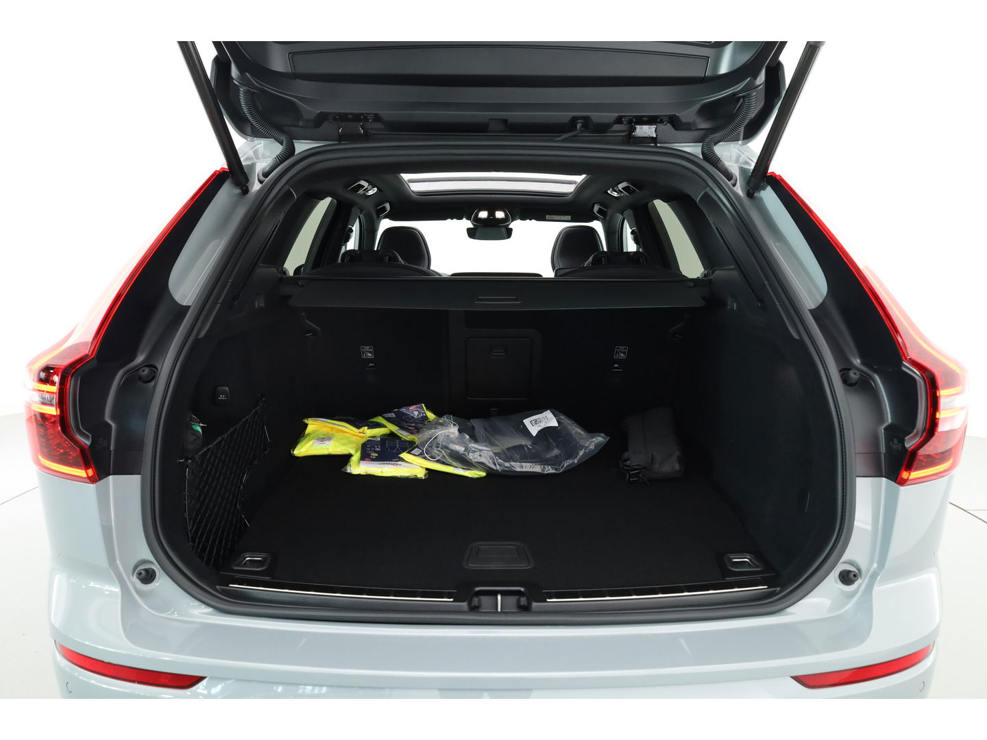 Volvo XC60 T8 Plug-in hybrid Ultra Black Edition | Facelift | Pano | HUD | Harman Kardon | Memory Seats | Pilot Assist | 360cam