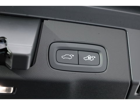 Volvo XC60 T8 Plug-in hybrid Ultra Black Edition | Facelift | Pano | HUD | Harman Kardon | Memory Seats | Pilot Assist | 360cam