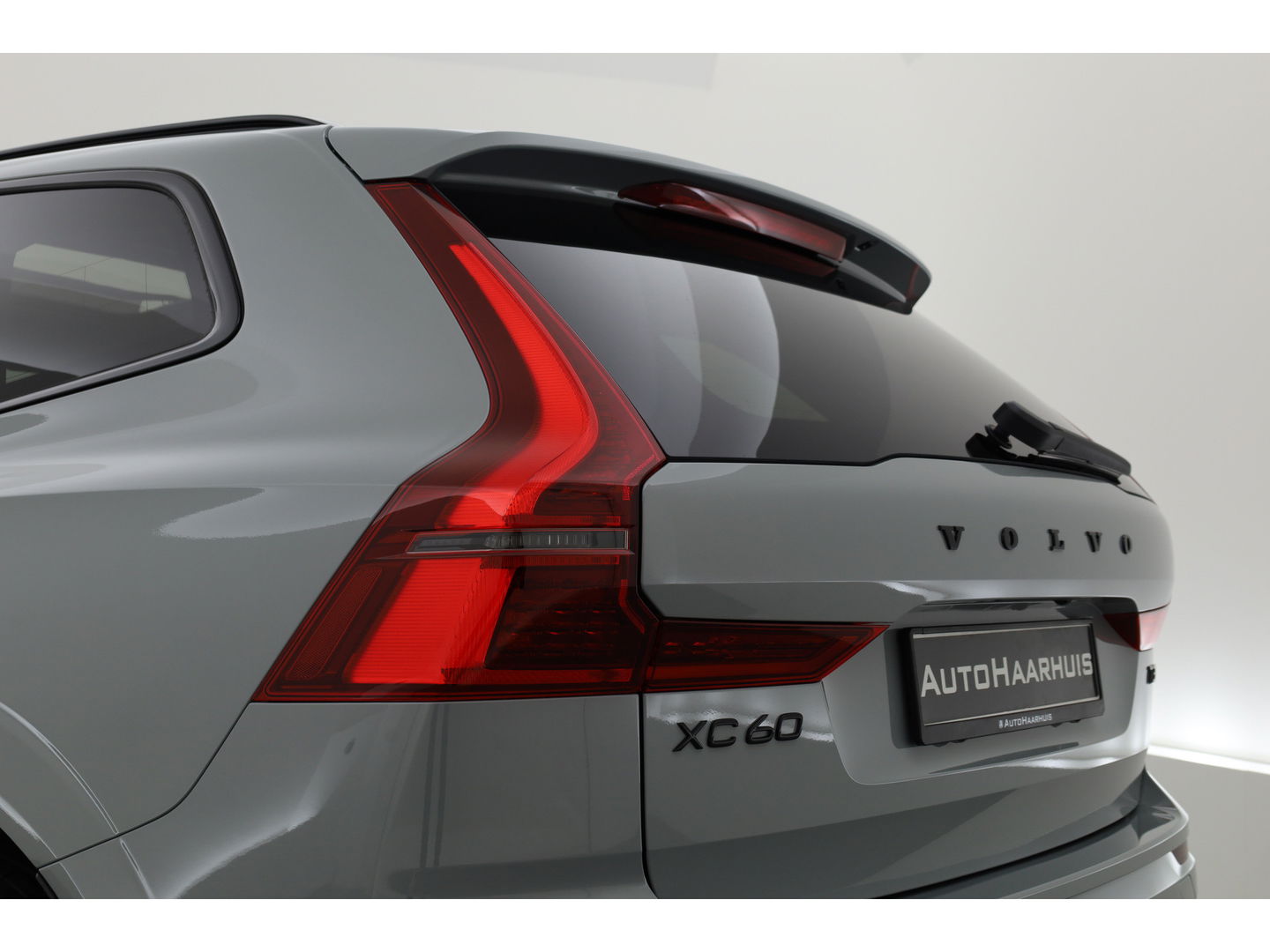 Volvo XC60 T8 Plug-in hybrid Ultra Black Edition | Facelift | Pano | HUD | Harman Kardon | Memory Seats | Pilot Assist | 360cam