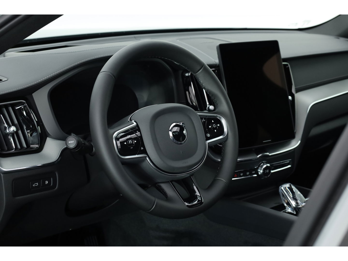 Volvo XC60 T8 Plug-in hybrid Ultra Black Edition | Facelift | Pano | HUD | Harman Kardon | Memory Seats | Pilot Assist | 360cam