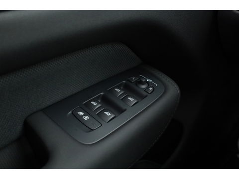 Volvo XC60 T8 Plug-in hybrid Ultra Black Edition | Facelift | Pano | HUD | Harman Kardon | Memory Seats | Pilot Assist | 360cam