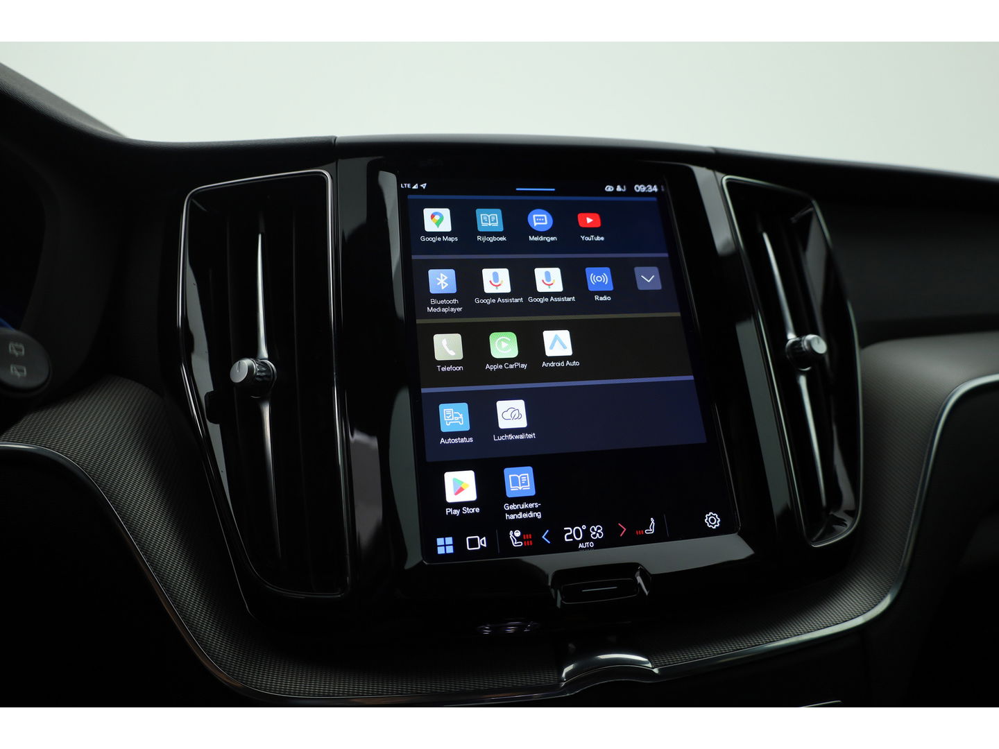 Volvo XC60 2.0 T8 Plug-in hybrid AWD Plus Dark | 455PK |Pano | Standkachel | ACC | Blis | H&K  audio | Sportstoelen met mem. |