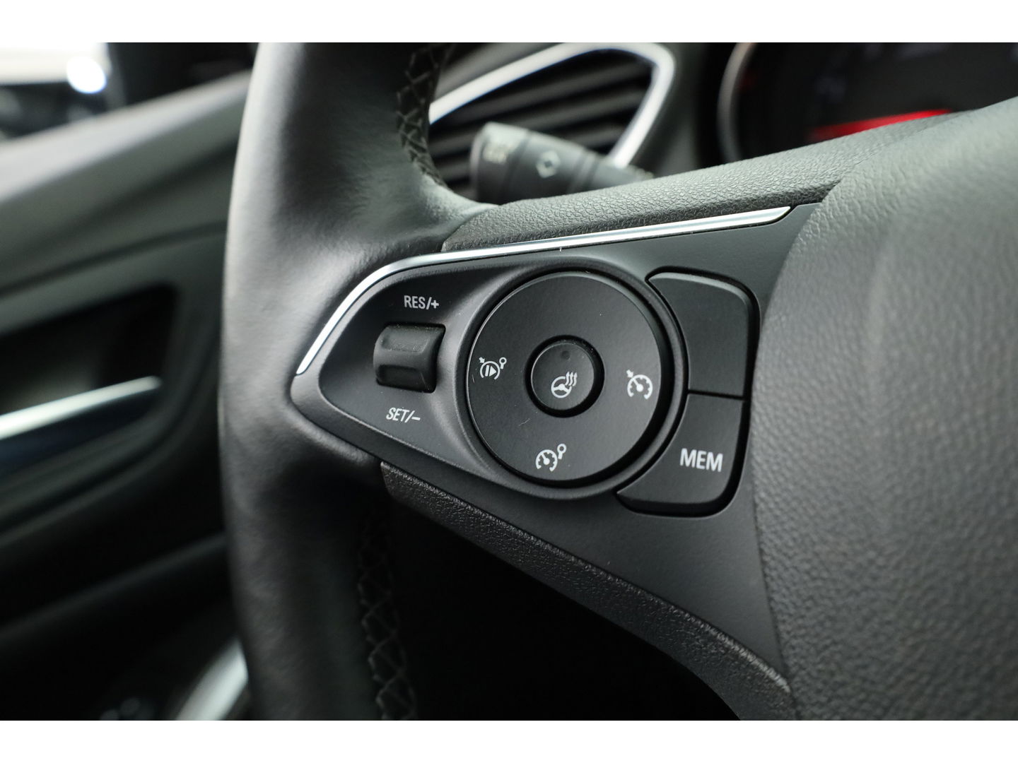 Opel Grandland X 1.2 Turbo Innovation | Leder | Stoel- Stuurverw. | Afn. Trekhaak | Camera | LED | Memory seat