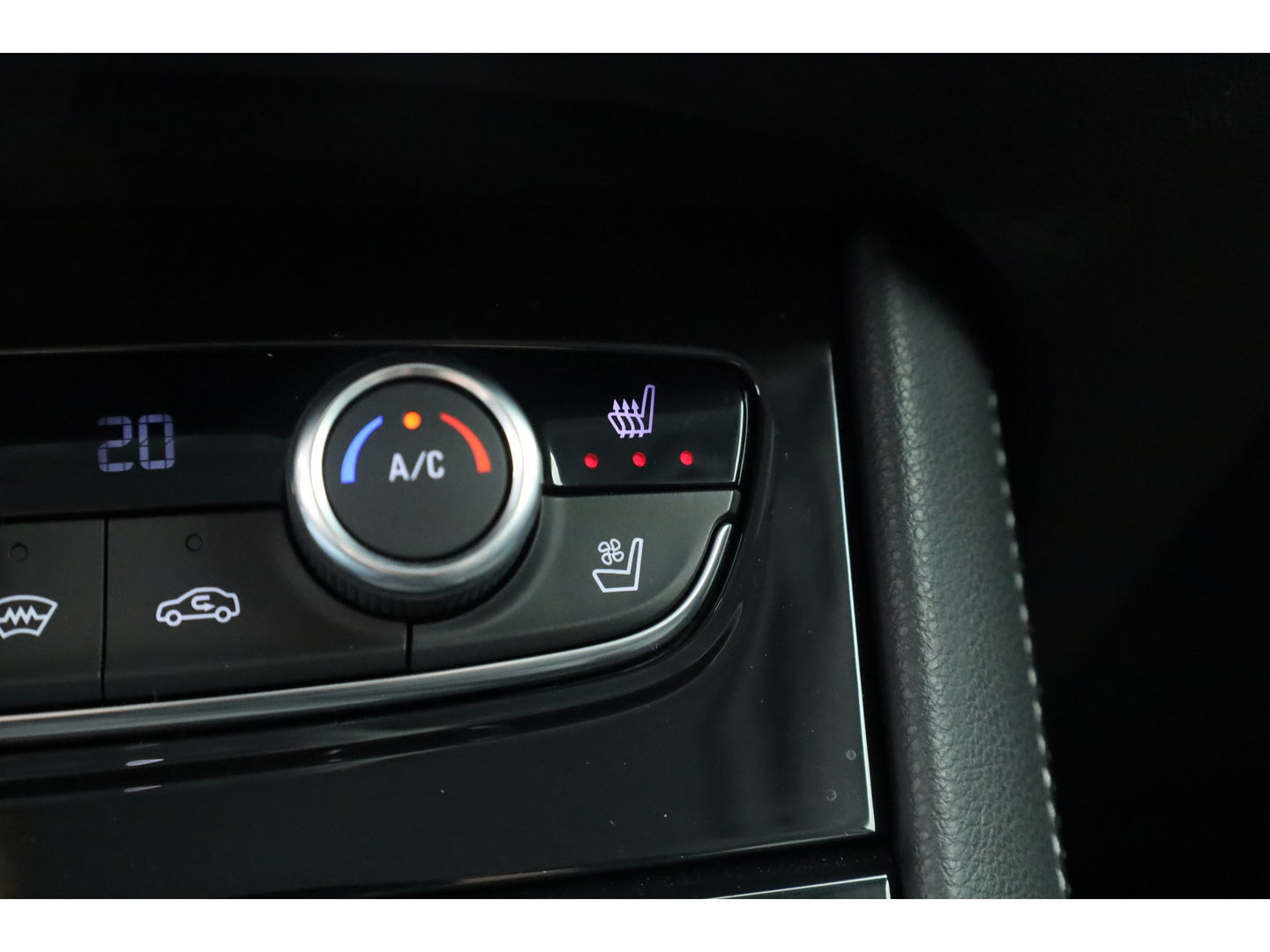 Opel Grandland X 1.2 Turbo Innovation | Leder | Stoel- Stuurverw. | Afn. Trekhaak | Camera | LED | Memory seat