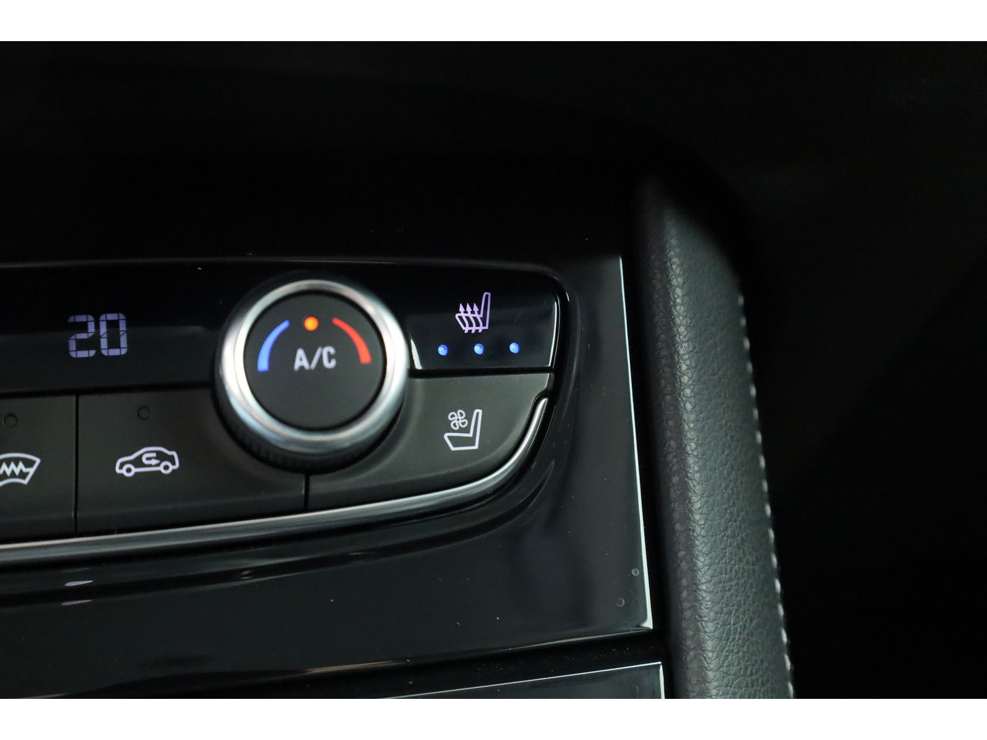 Opel Grandland X 1.2 Turbo Innovation | Leder | Stoel- Stuurverw. | Afn. Trekhaak | Camera | LED | Memory seat