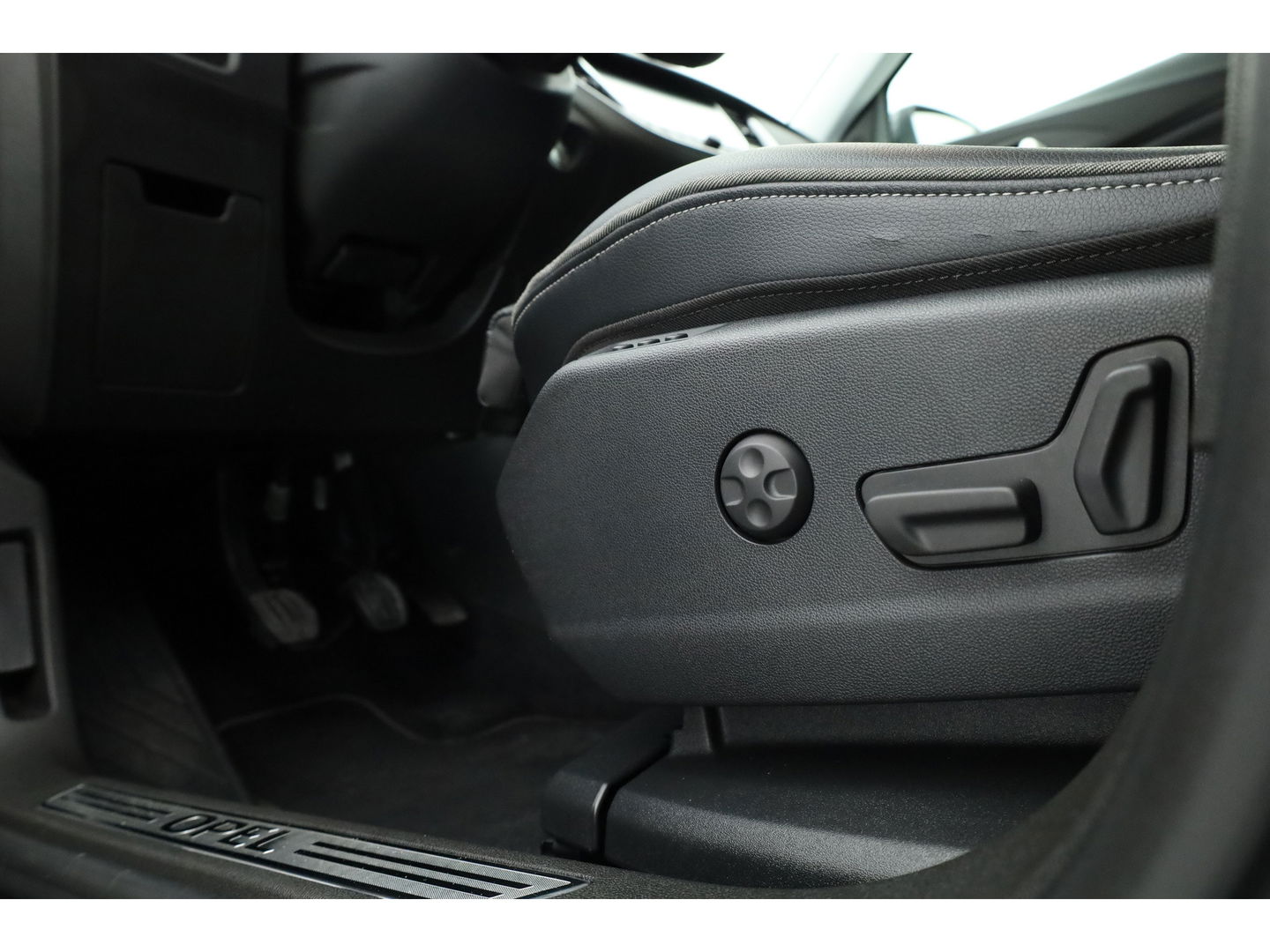 Opel Grandland X 1.2 Turbo Innovation | Leder | Stoel- Stuurverw. | Afn. Trekhaak | Camera | LED | Memory seat