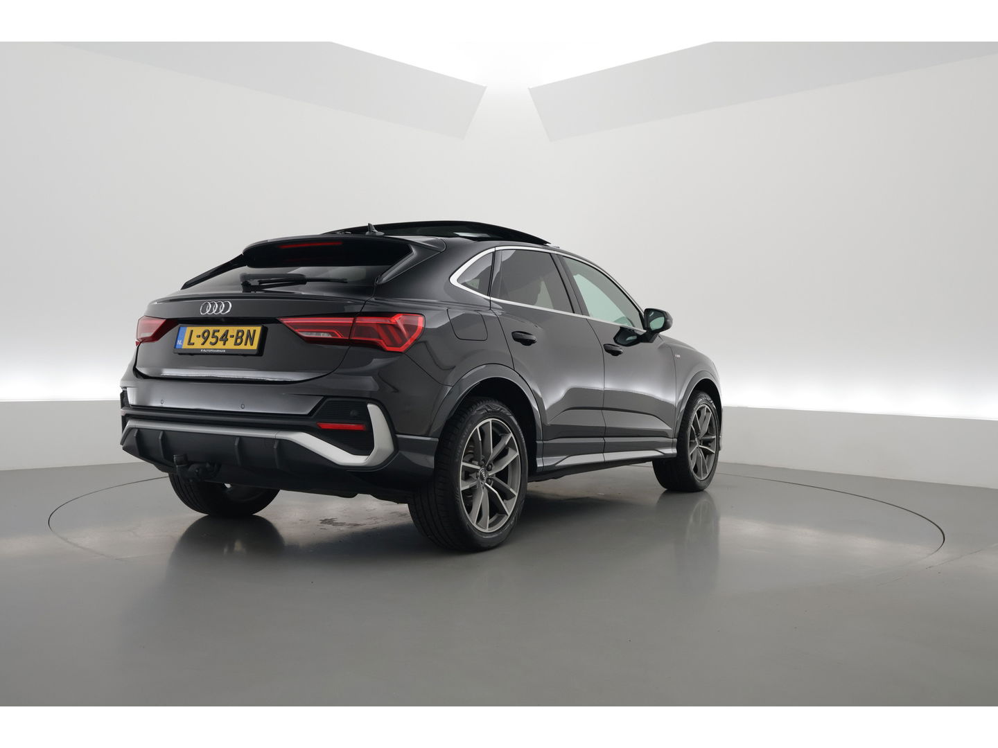 Audi Q3 Sportback 35 TFSI S Line | Pano | Bang & Olufsen | Camera | Adapt. Cruise | Elek. Trekhaak | Keyless | Stoelverw.