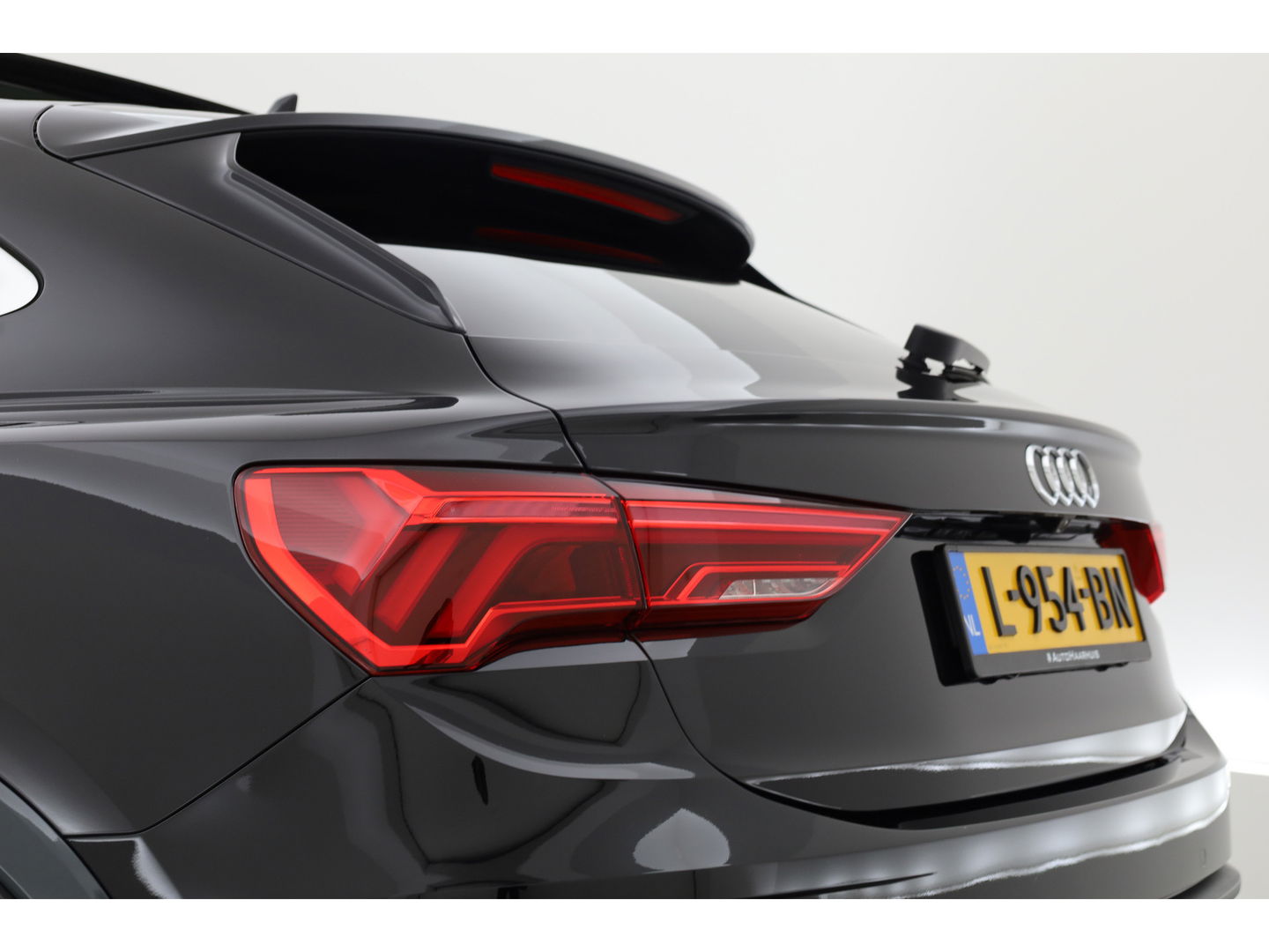 Audi Q3 Sportback 35 TFSI S Line | Pano | Bang & Olufsen | Camera | Adapt. Cruise | Elek. Trekhaak | Keyless | Stoelverw.