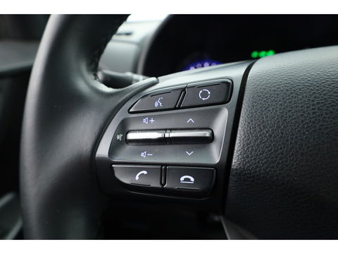 Hyundai KONA 1.0 T-GDI Comfort | Cruise Contr. | Camera | Trekhaak | CarPlay | All seasons | Clima