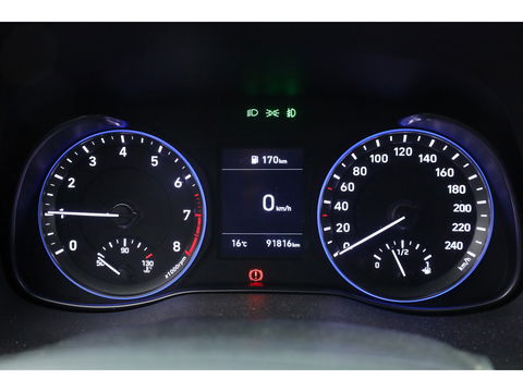 Hyundai KONA 1.0 T-GDI Comfort | Cruise Contr. | Camera | Trekhaak | CarPlay | All seasons | Clima