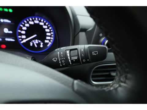 Hyundai KONA 1.0 T-GDI Comfort | Cruise Contr. | Camera | Trekhaak | CarPlay | All seasons | Clima