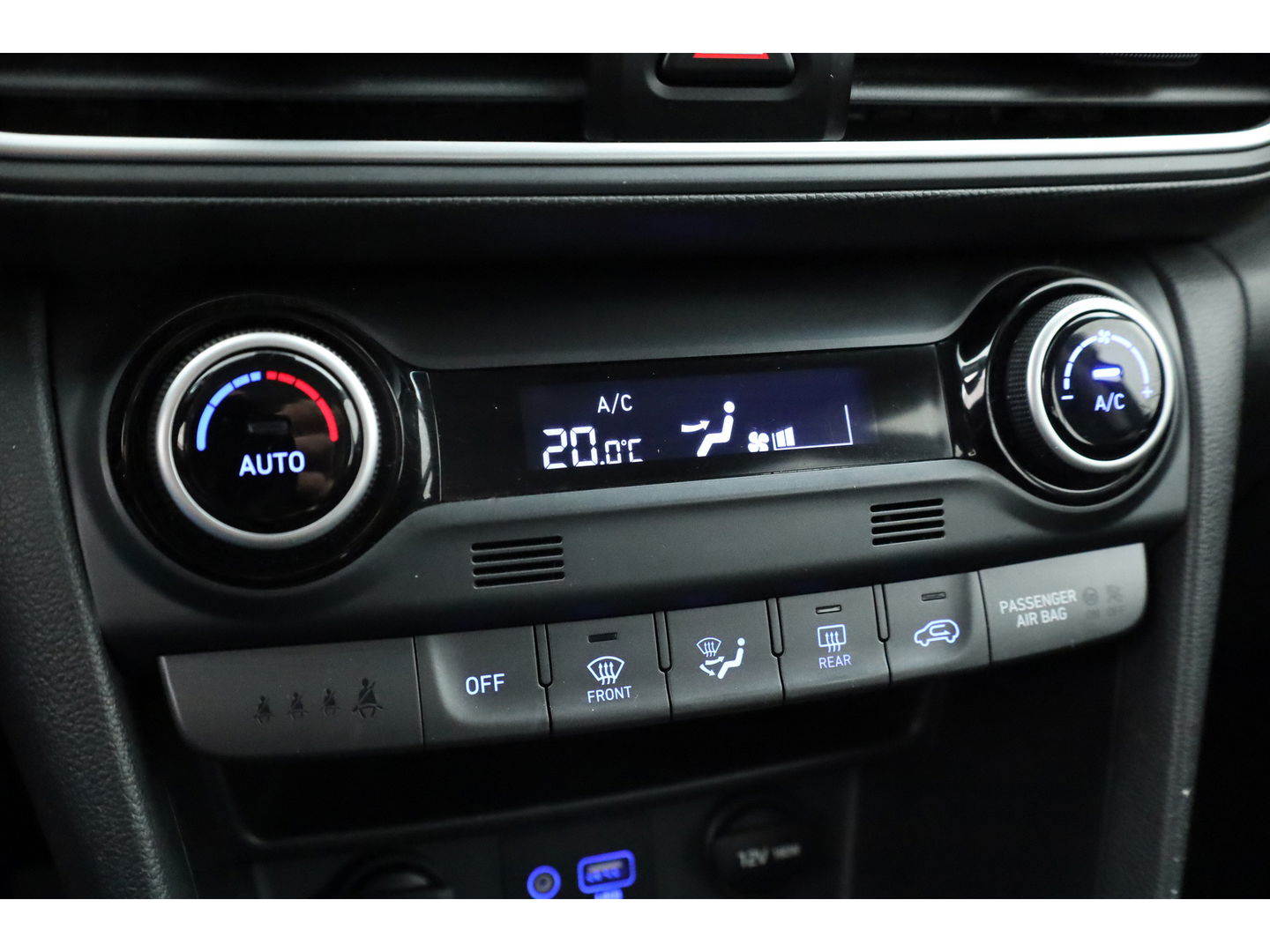 Hyundai KONA 1.0 T-GDI Comfort | Cruise Contr. | Camera | Trekhaak | CarPlay | All seasons | Clima