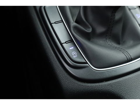 Hyundai KONA 1.0 T-GDI Comfort | Cruise Contr. | Camera | Trekhaak | CarPlay | All seasons | Clima