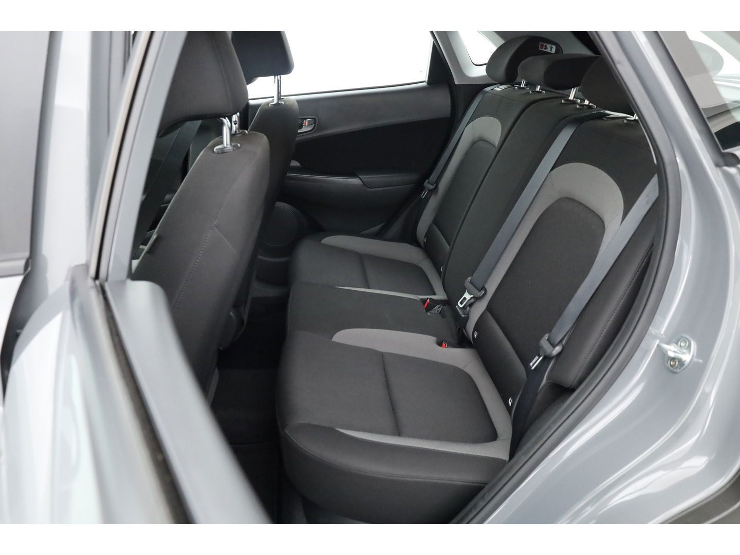 Hyundai KONA 1.0 T-GDI Comfort | Cruise Contr. | Camera | Trekhaak | CarPlay | All seasons | Clima