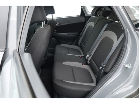 Hyundai KONA 1.0 T-GDI Comfort | Cruise Contr. | Camera | Trekhaak | CarPlay | All seasons | Clima