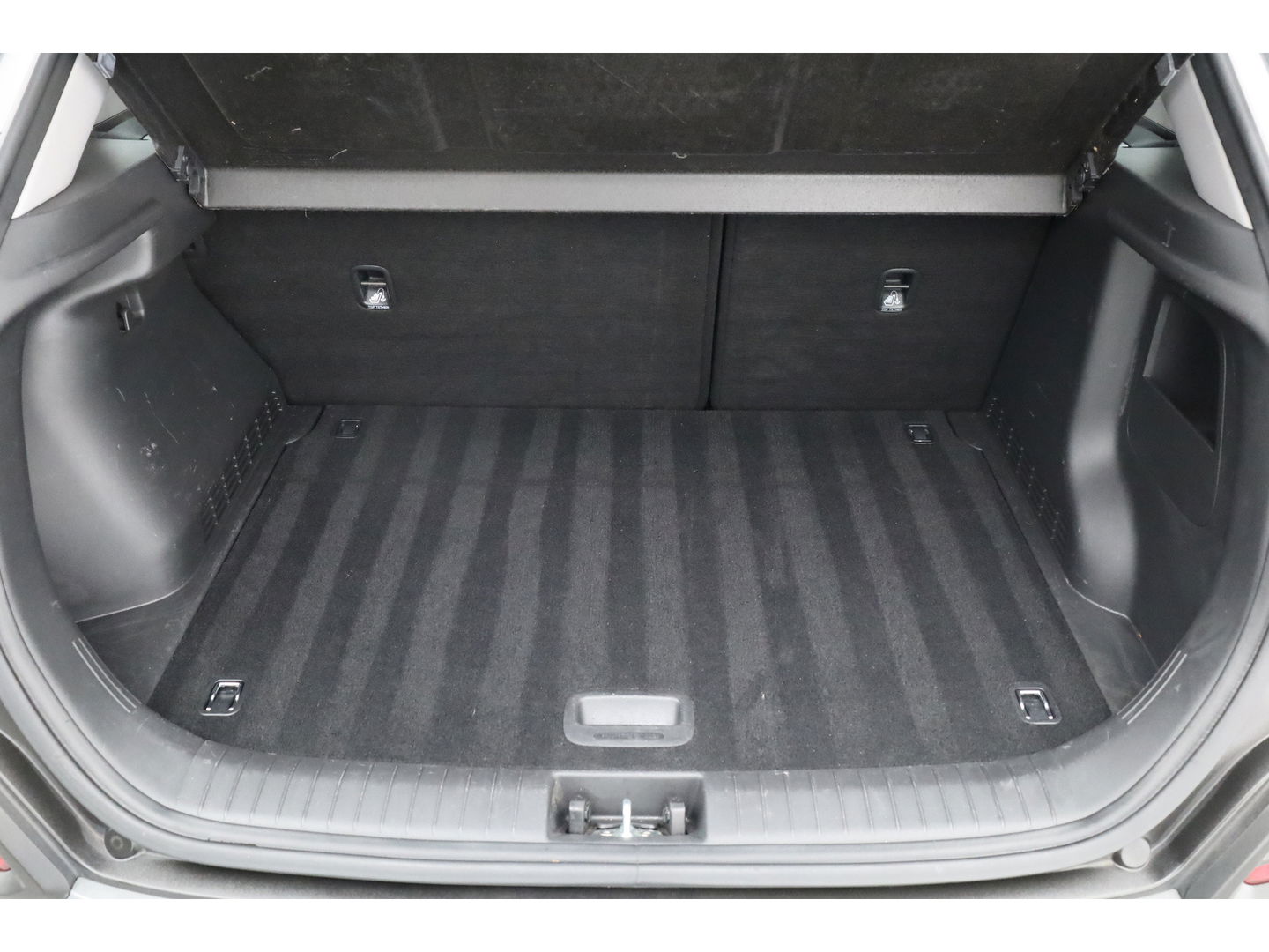 Hyundai KONA 1.0 T-GDI Comfort | Cruise Contr. | Camera | Trekhaak | CarPlay | All seasons | Clima