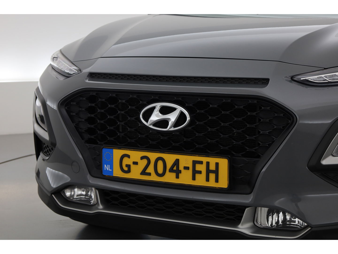 Hyundai KONA 1.0 T-GDI Comfort | Cruise Contr. | Camera | Trekhaak | CarPlay | All seasons | Clima