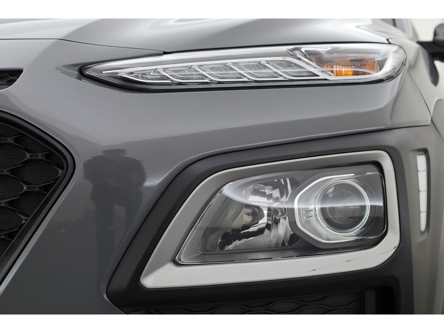 Hyundai KONA 1.0 T-GDI Comfort | Cruise Contr. | Camera | Trekhaak | CarPlay | All seasons | Clima