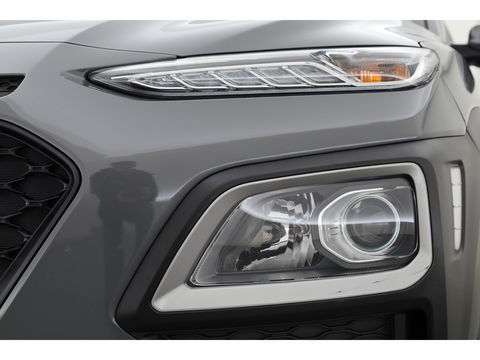 Hyundai KONA 1.0 T-GDI Comfort | Cruise Contr. | Camera | Trekhaak | CarPlay | All seasons | Clima