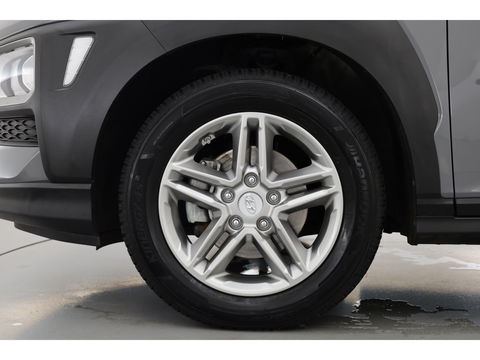 Hyundai KONA 1.0 T-GDI Comfort | Cruise Contr. | Camera | Trekhaak | CarPlay | All seasons | Clima