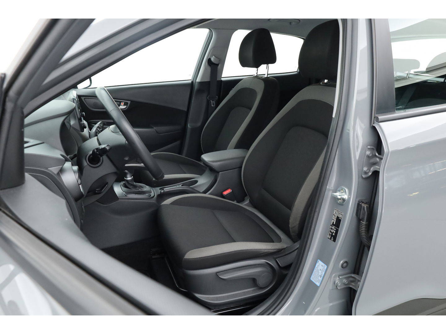 Hyundai KONA 1.0 T-GDI Comfort | Cruise Contr. | Camera | Trekhaak | CarPlay | All seasons | Clima