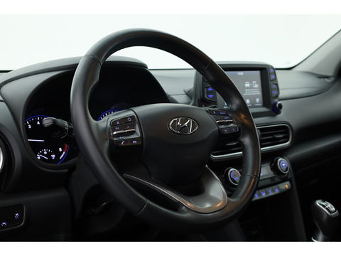 Hyundai KONA 1.0 T-GDI Comfort | Cruise Contr. | Camera | Trekhaak | CarPlay | All seasons | Clima