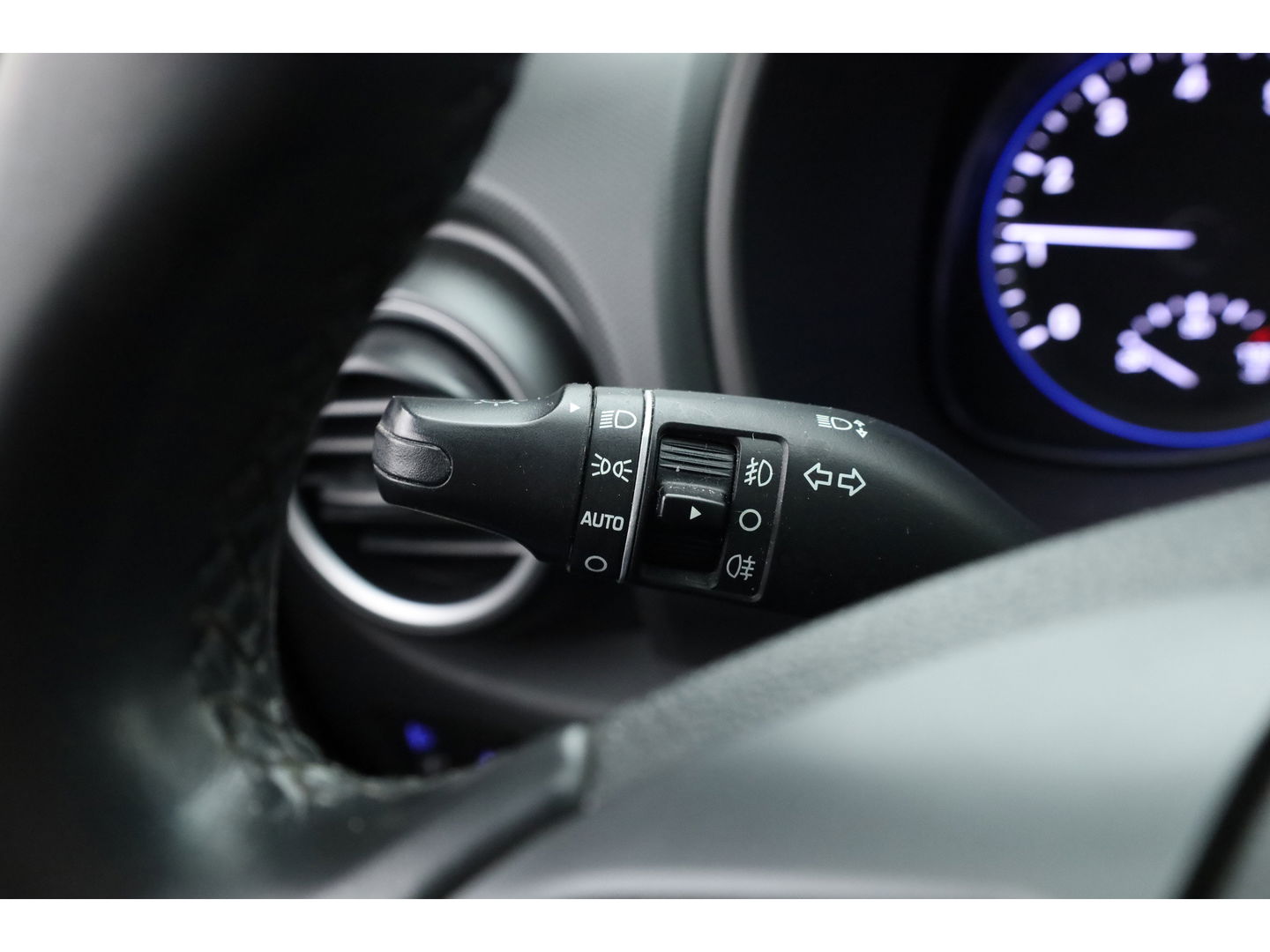 Hyundai KONA 1.0 T-GDI Comfort | Cruise Contr. | Camera | Trekhaak | CarPlay | All seasons | Clima