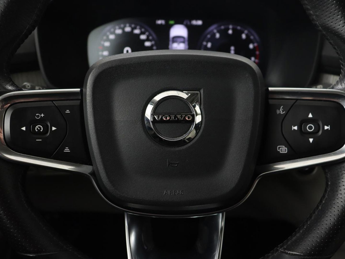 Volvo XC40 2.0 T4 Inscription | Panoramadak | Leder | Adaptive cruise | Trekhaak | Stoelverwarming | 360 Camera | Keyless | Navigatie | Full LED