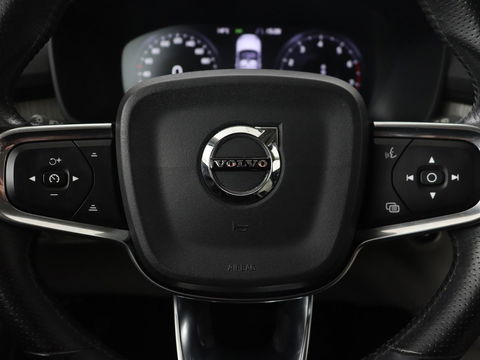 Volvo XC40 2.0 T4 Inscription | Panoramadak | Leder | Adaptive cruise | Trekhaak | Stoelverwarming | 360 Camera | Keyless | Navigatie | Full LED