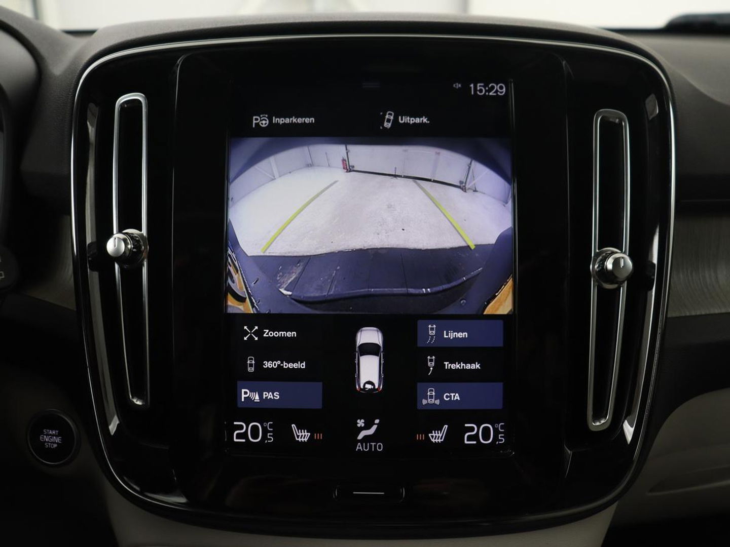 Volvo XC40 2.0 T4 Inscription | Panoramadak | Leder | Adaptive cruise | Trekhaak | Stoelverwarming | 360 Camera | Keyless | Navigatie | Full LED