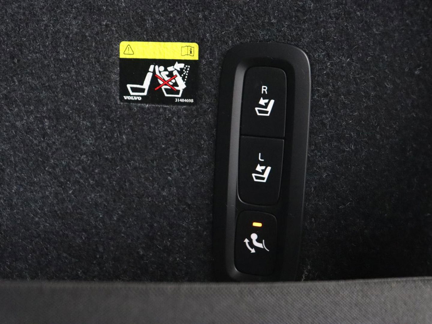 Volvo XC40 2.0 T4 Inscription | Panoramadak | Leder | Adaptive cruise | Trekhaak | Stoelverwarming | 360 Camera | Keyless | Navigatie | Full LED