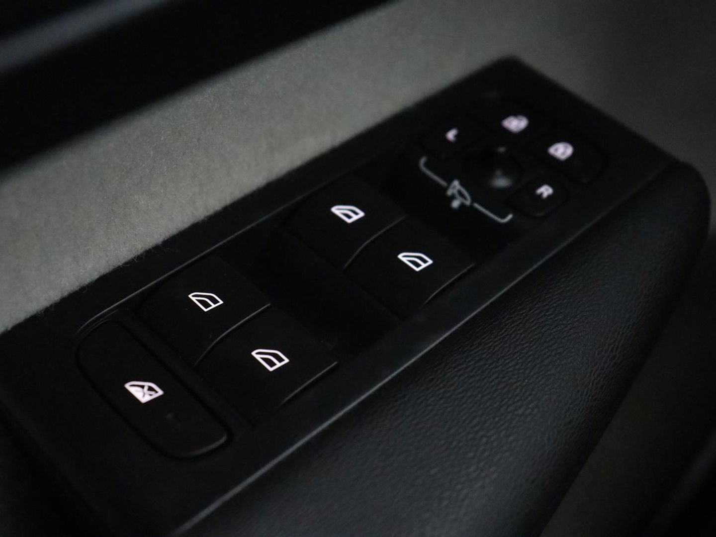 Volvo XC40 2.0 T4 Inscription | Panoramadak | Leder | Adaptive cruise | Trekhaak | Stoelverwarming | 360 Camera | Keyless | Navigatie | Full LED