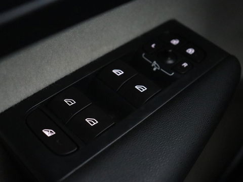 Volvo XC40 2.0 T4 Inscription | Panoramadak | Leder | Adaptive cruise | Trekhaak | Stoelverwarming | 360 Camera | Keyless | Navigatie | Full LED