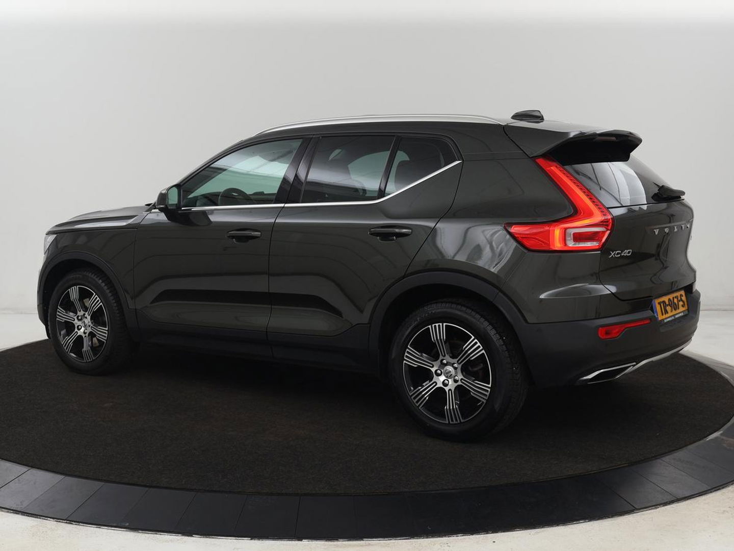 Volvo XC40 2.0 T4 Inscription | Panoramadak | Leder | Adaptive cruise | Trekhaak | Stoelverwarming | 360 Camera | Keyless | Navigatie | Full LED